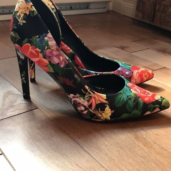 Le château floral heels 🌺 Host pick! 🌸 - Picture 2 of 6